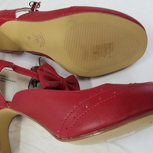 Women's Red pin-up heels with t-strap bow. - Picture 5 of 6